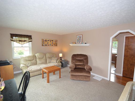 3rd image of 8401 Royal Heights Dr