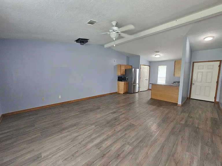 6208 NW Birch Ave — Photo 3