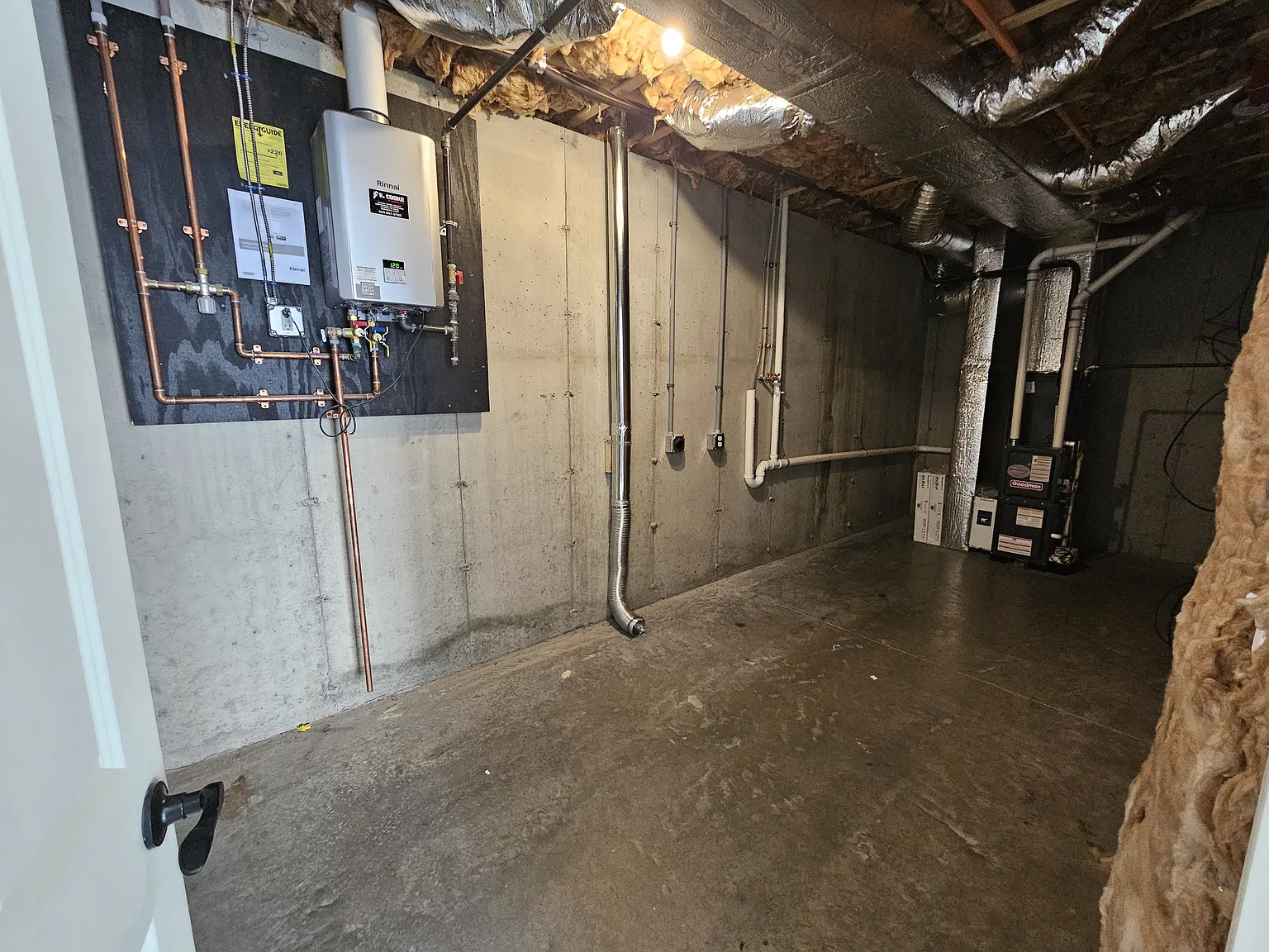 3 bed, 1.5 bath, 2100 sqft, $2,700 — Photo 4