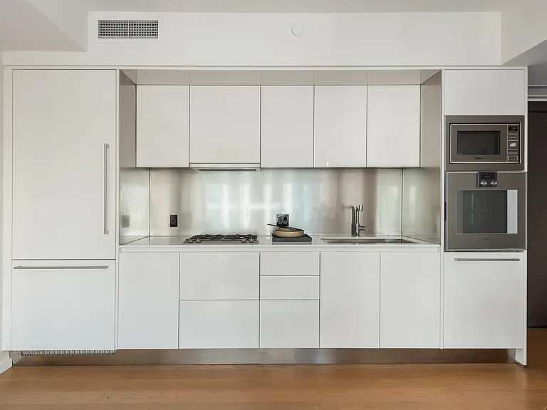 1151 Georgia St W #3108 — Photo 8