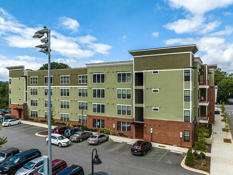 360 Hilliard Apartments — Photo 18