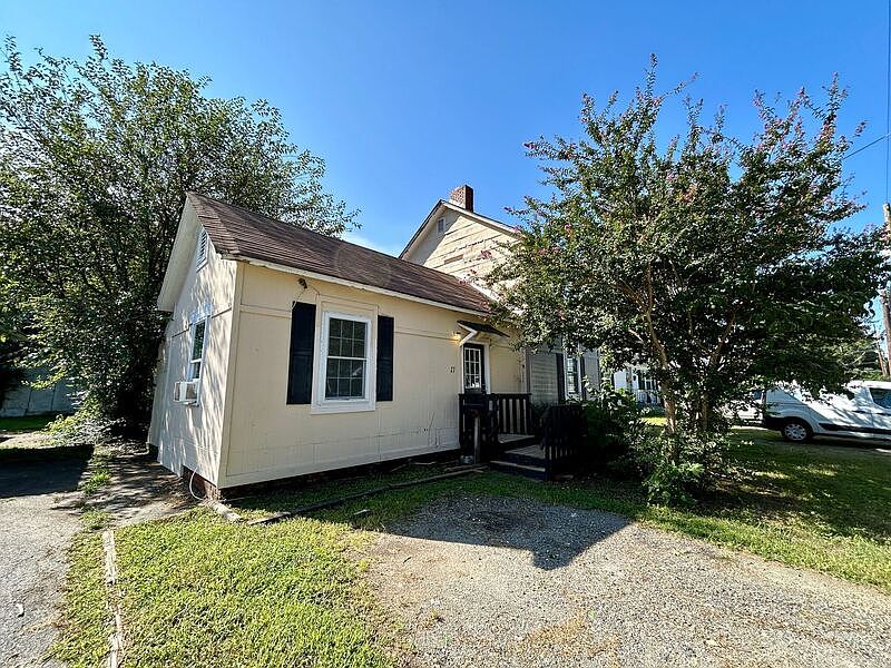 1st image of 11 N Quince Ave