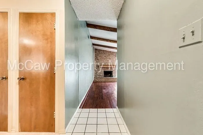 2913 Green Ridge St — Photo 3