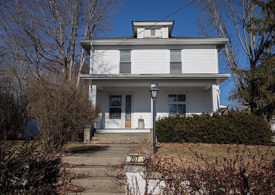 1st image of 207 S 3rd St