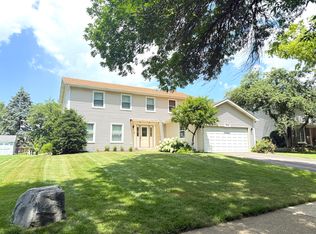 805 Sara Ln, Naperville, IL 60565