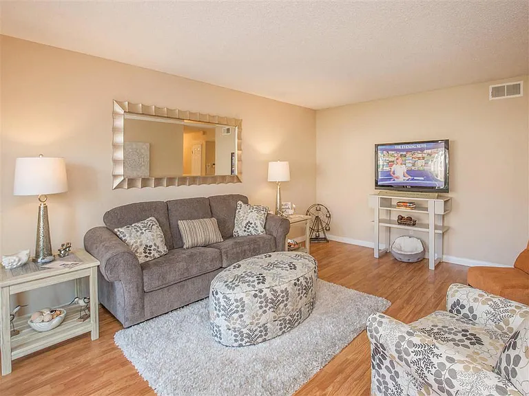 La Veta Grand Apartments — Photo 33