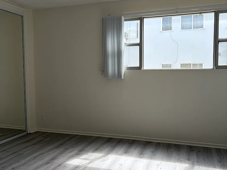 329 California Ave #9 — Photo 4