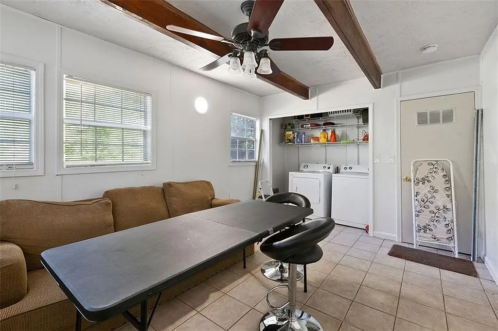 5 bed, 2074 sqft, $7,600 — Photo 4