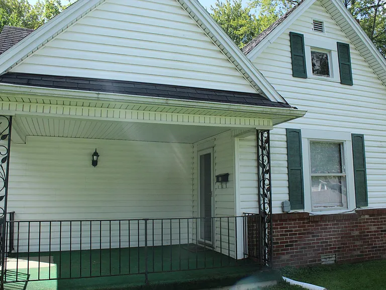 1411 S Webster St — Photo 11