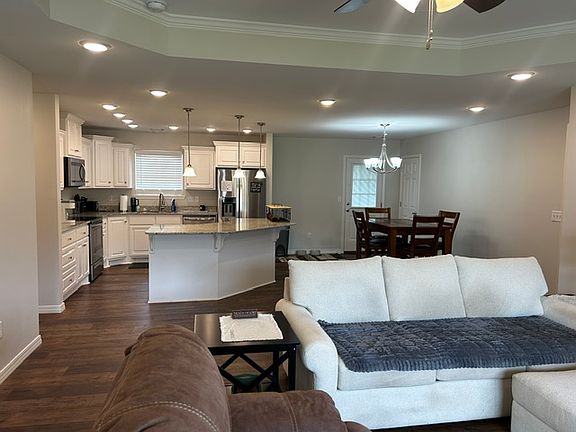 5th image of 1221 E Date St