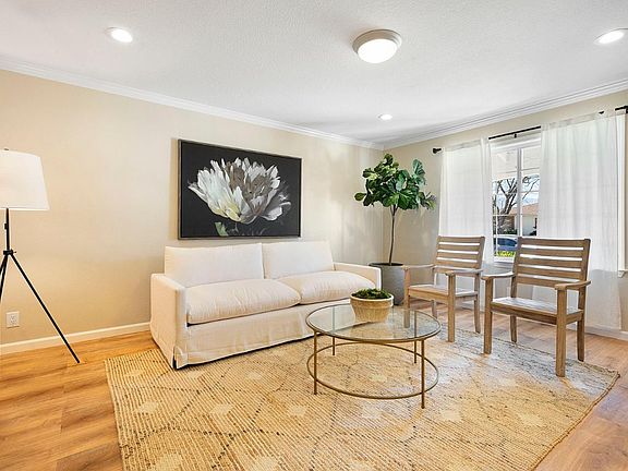 4th image of 4808 Wellington Park Dr