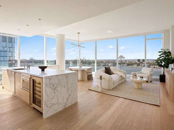 30 Riverside Blvd #33A, New York, NY 10069