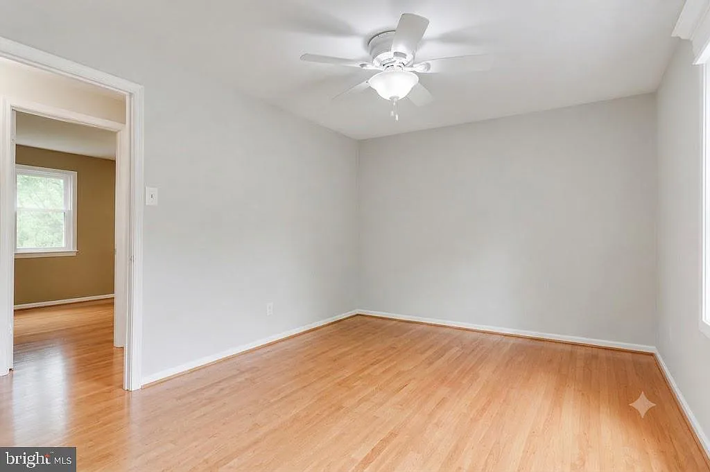 3 bed, 3.0 bath, 1056 sqft, $3,100 — Photo 4