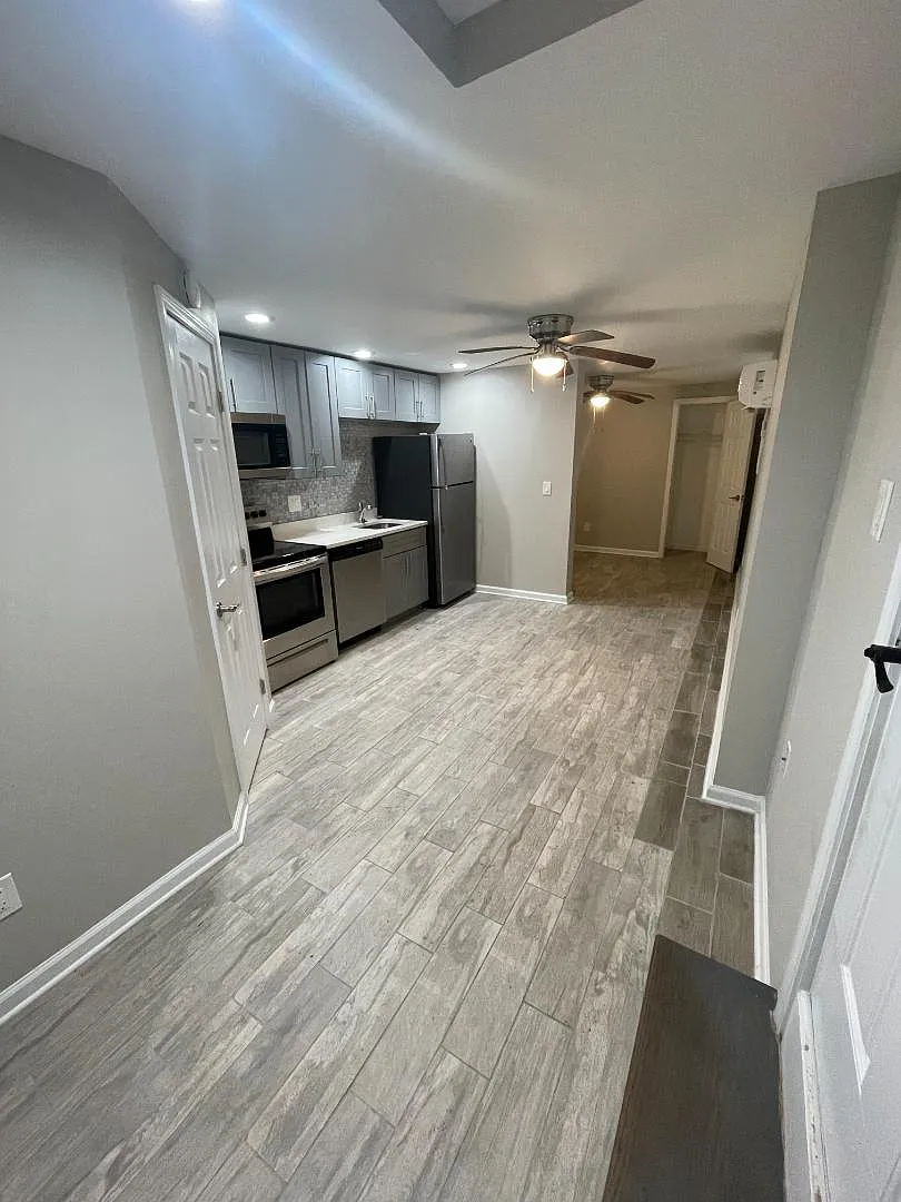 872 Vedado Way NE - Unit 8 — Photo 2