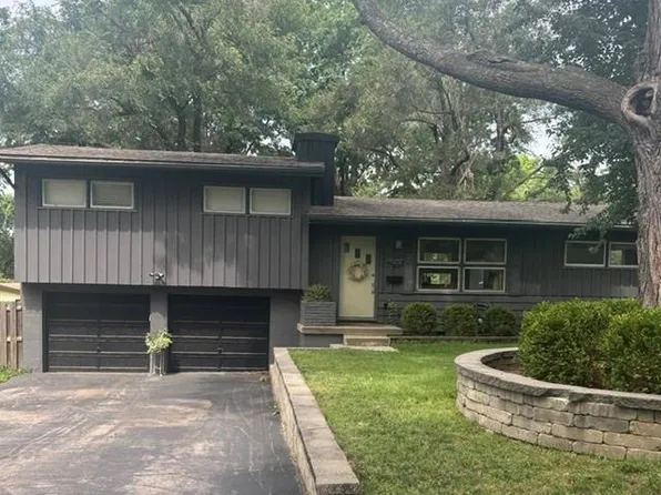 7908 Falmouth St, Prairie Village, KS 66208