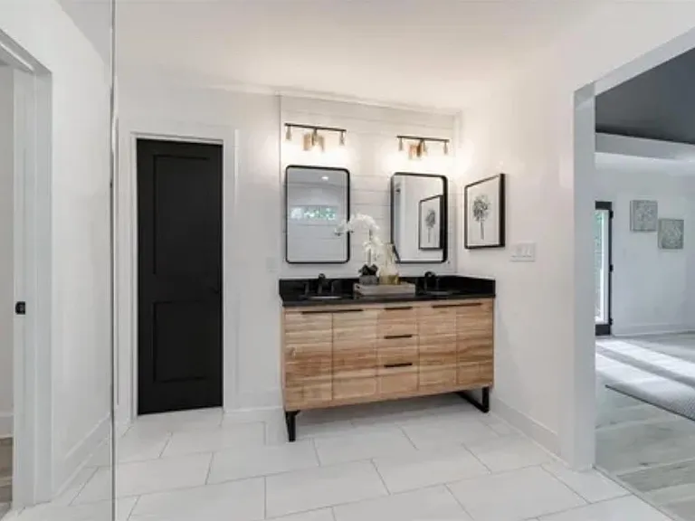 2710 Loghaven Dr NW — Photo 8