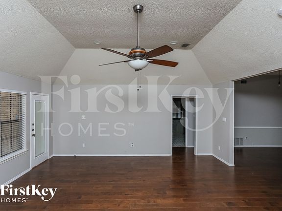 3rd image of 408 Flagstone Dr