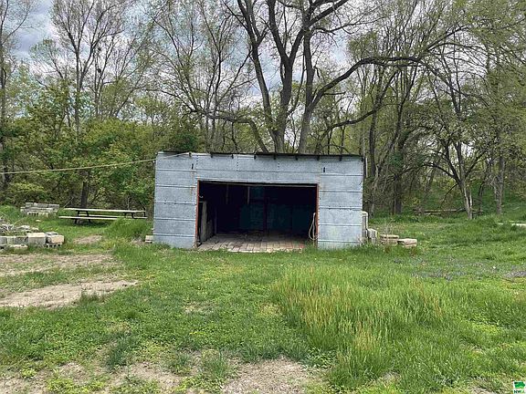 5th image of 1825 Elkhart Ave