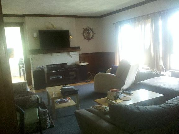 4th image of 634 Belmont St