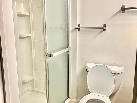 2nd image of 1336 N Hunter St #1338NHUNTE