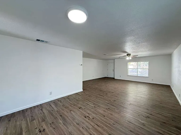 8206 Grimchester — Photo 8