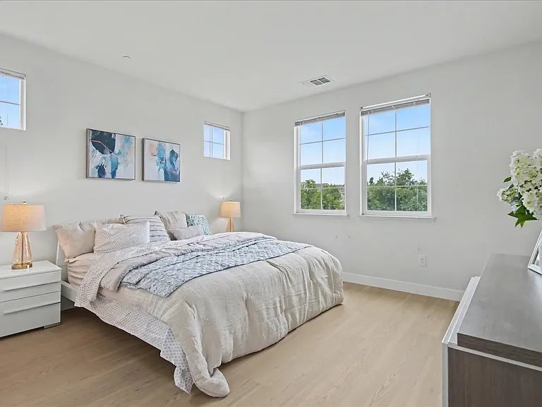 6380 Monterey Way — Photo 15