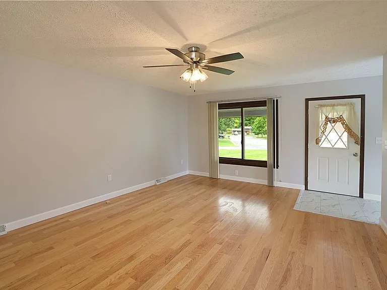 Parkview Dr — Photo 36
