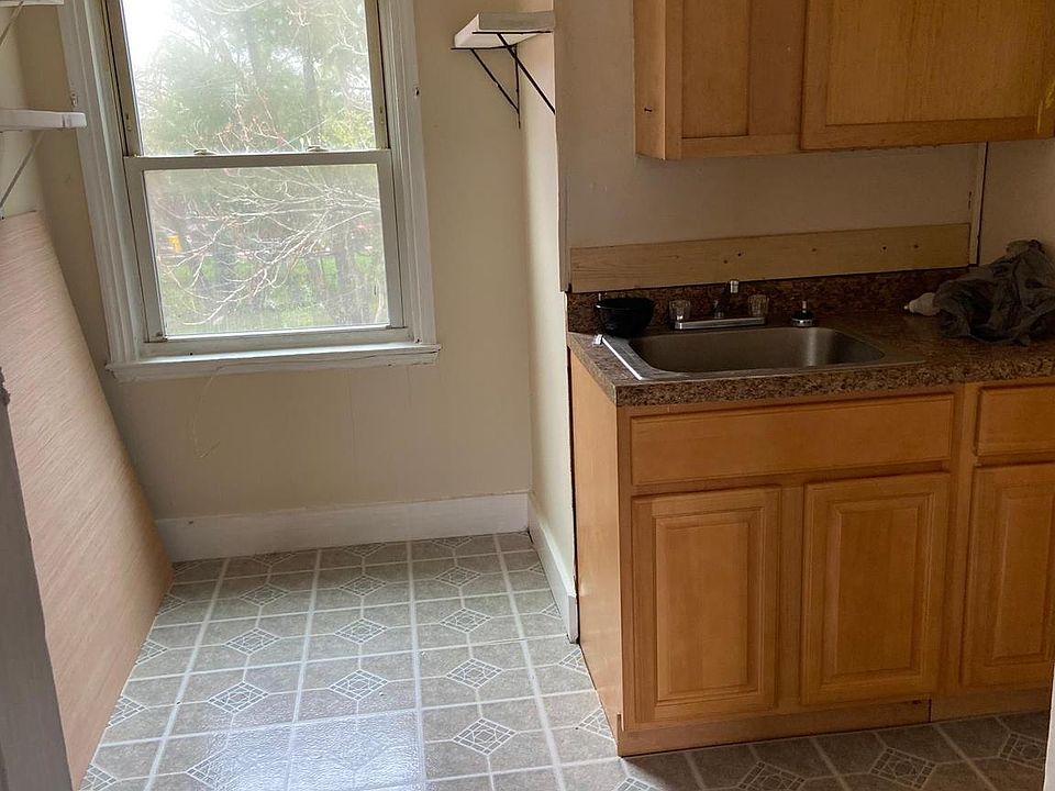 2nd image of 3429 6th St #2