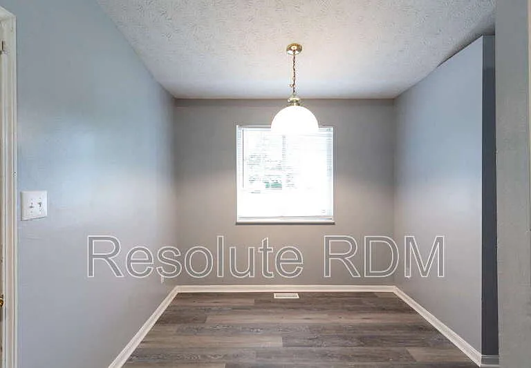 3826 Ireland Dr — Photo 10