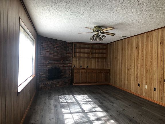 4th image of 203 Carriage Ln