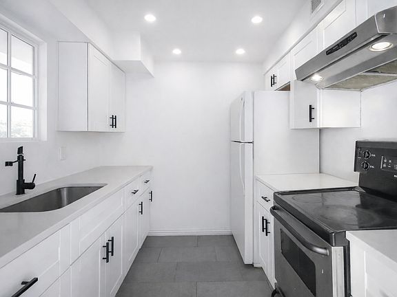 4th image of 12888 Montfort Dr #230
