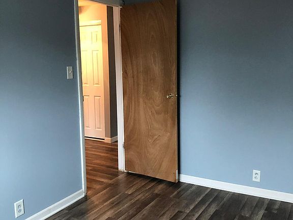 3rd image of 107 Williamsburg Ln