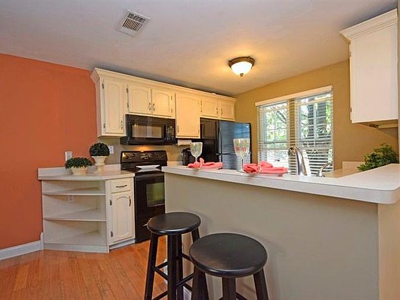 4th image of 11 Griffin Ln