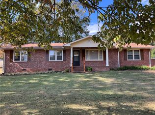 7 Springdale Dr, Williamston, SC 29697