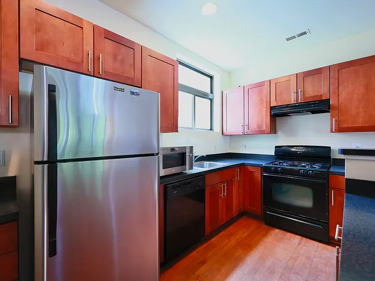 621 N 10th St #1 — Photo 13