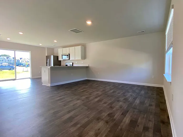 407 Mardella Dr — Photo 5