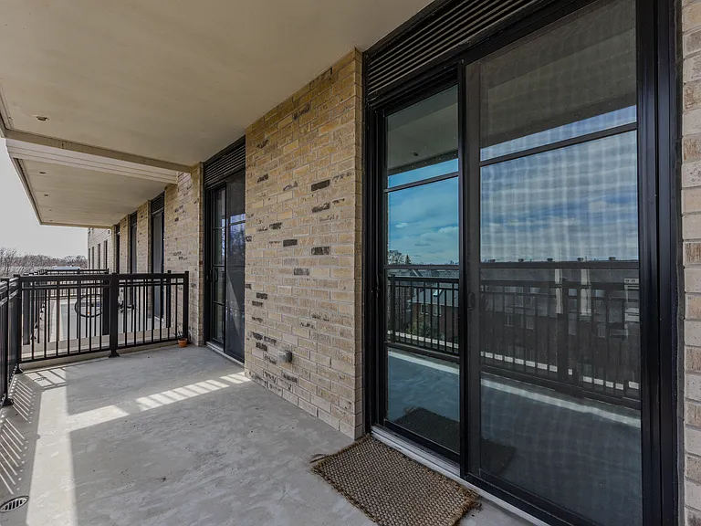 571 Prince Edward Dr N — Photo 34
