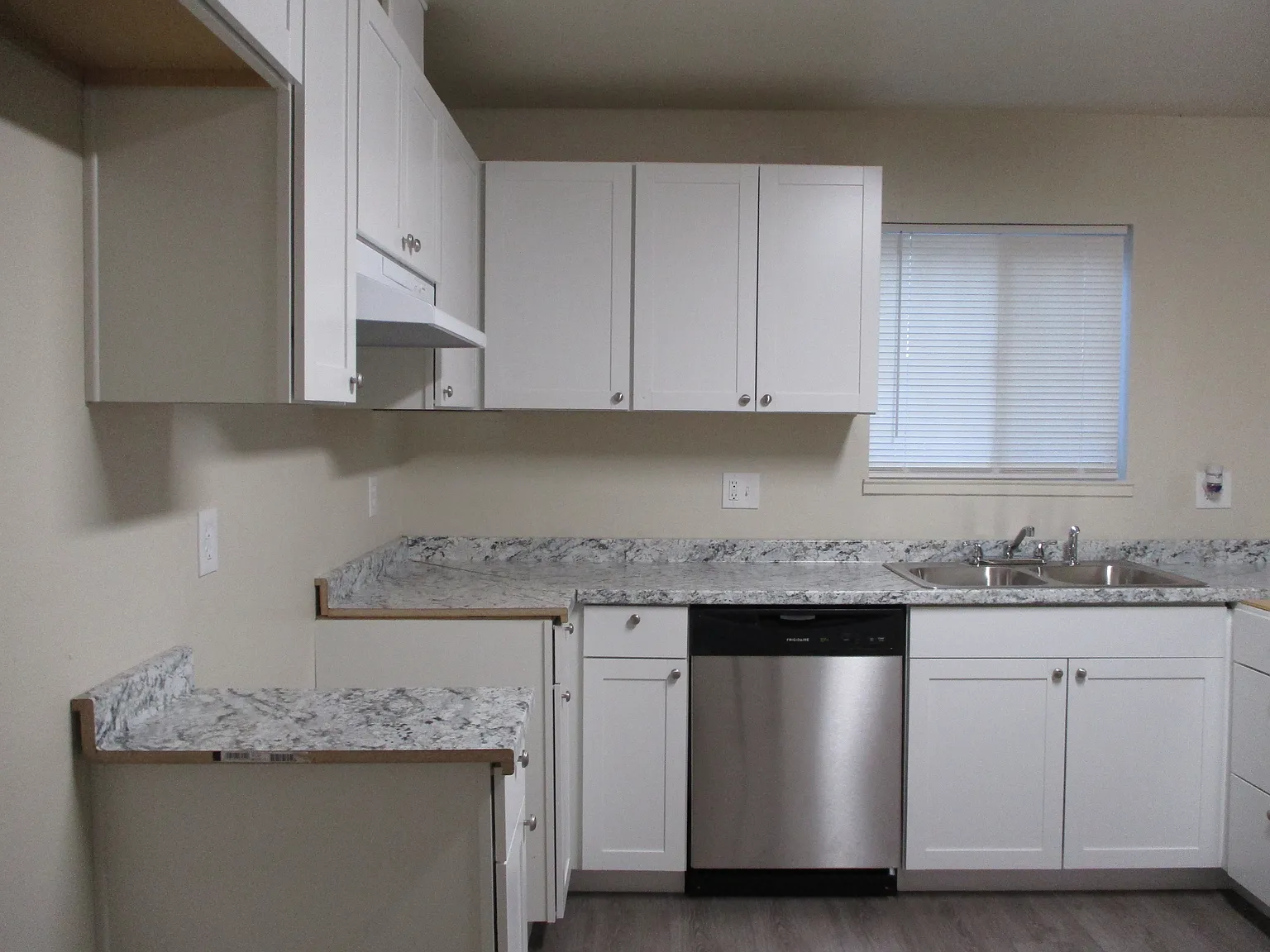3 bed, 1332 sqft, $2,200 — Photo 2