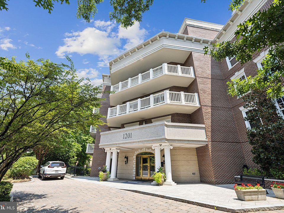 1st image of 1201 N Nash St APT 101