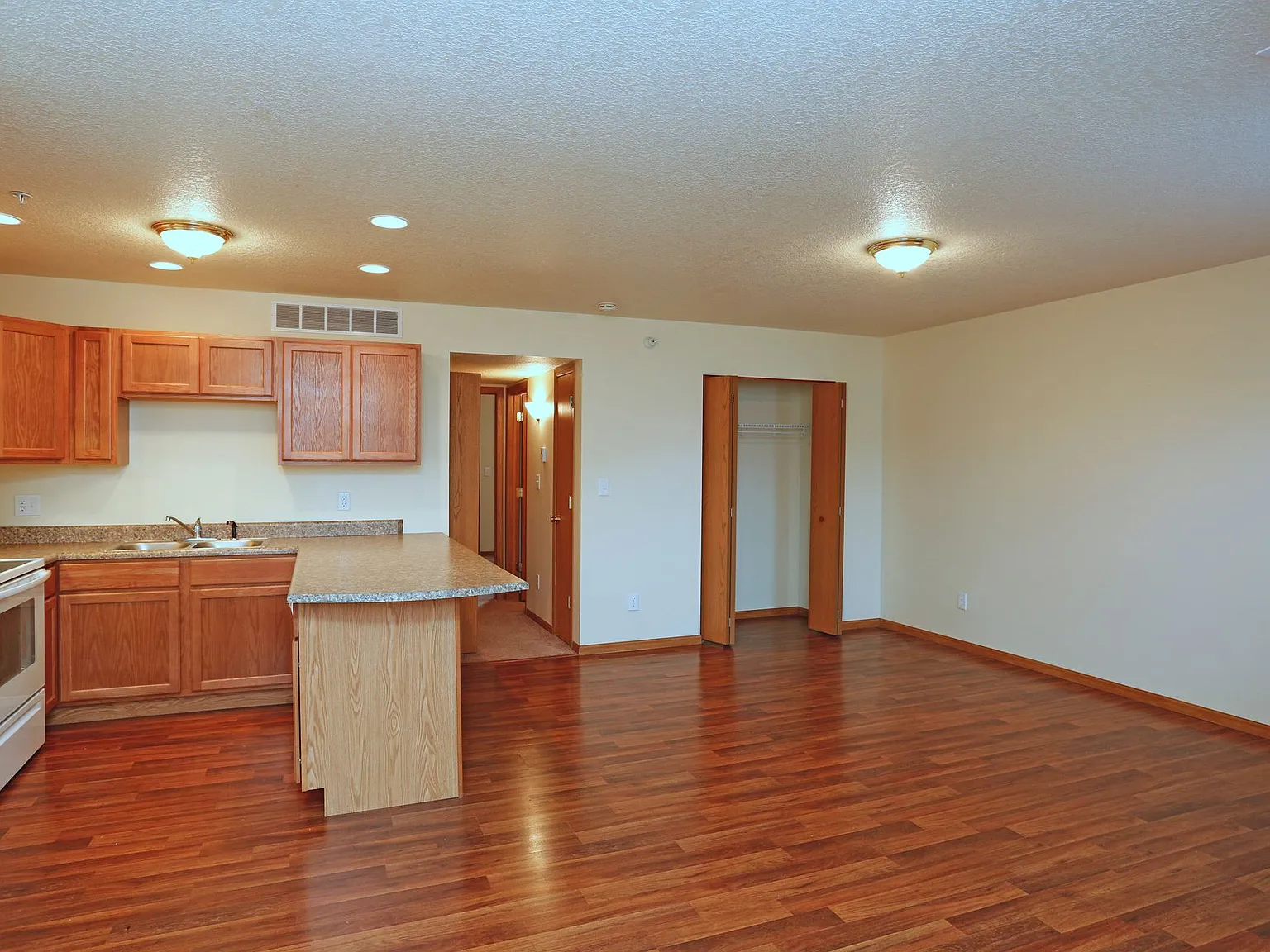 Briarwood Apartments and Villas — Photo 2