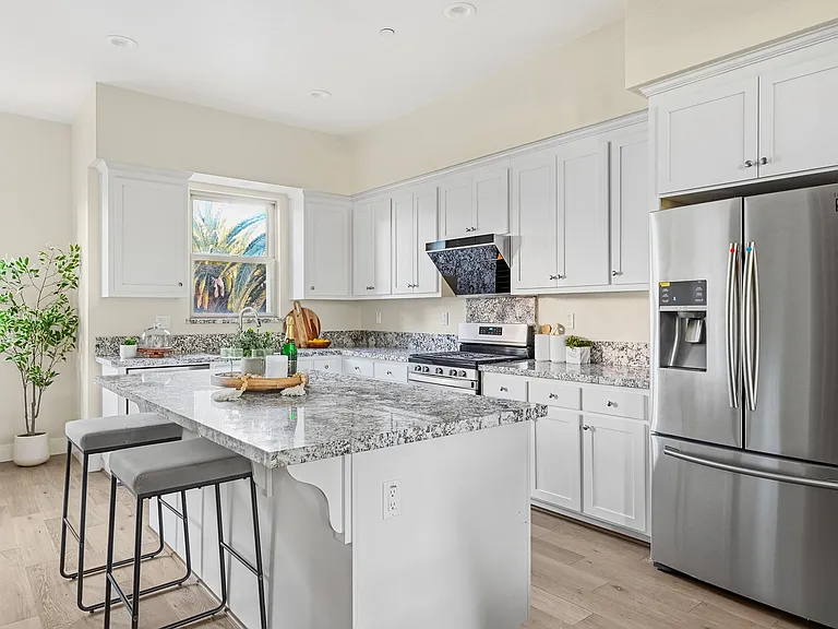 2065 San Luis Ave — Photo 13