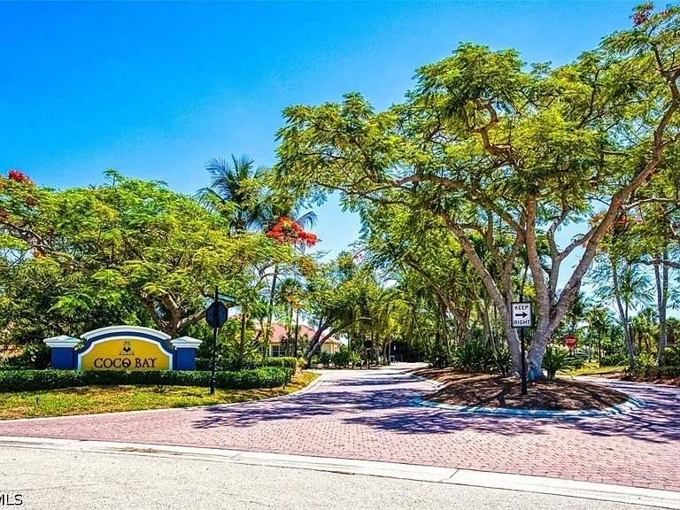 11001 Sea Tropic Ln — Photo 21