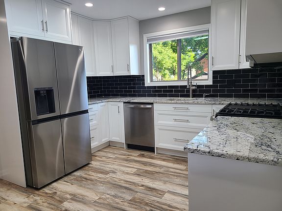 2nd image of 212 S 4th St APT 3