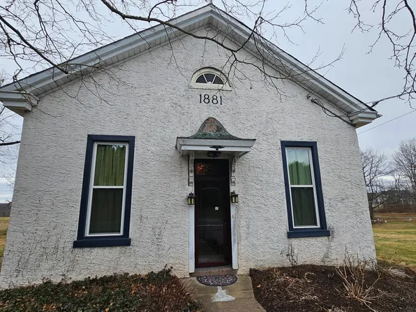 808 Old Swede Rd, Douglassville, PA 19518