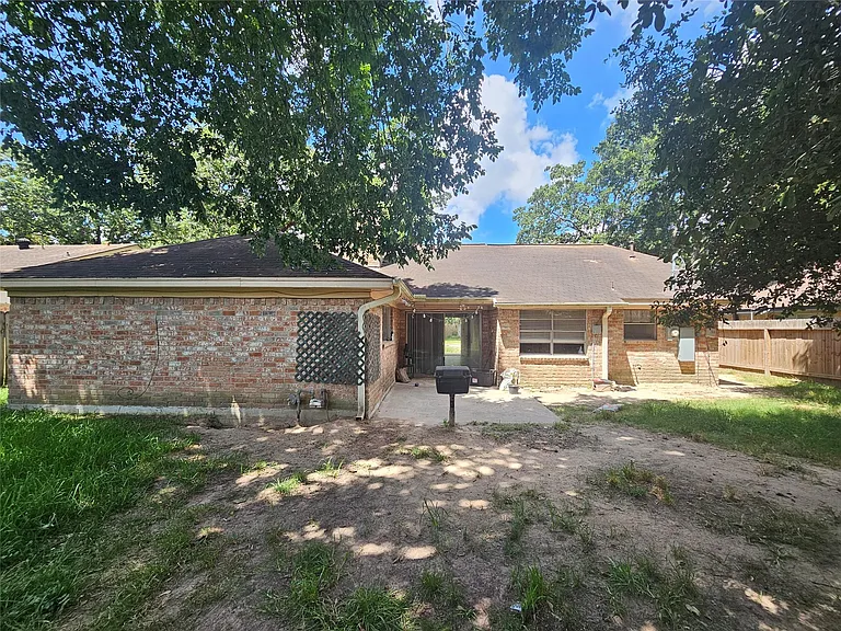 29402 Loddington St — Photo 11