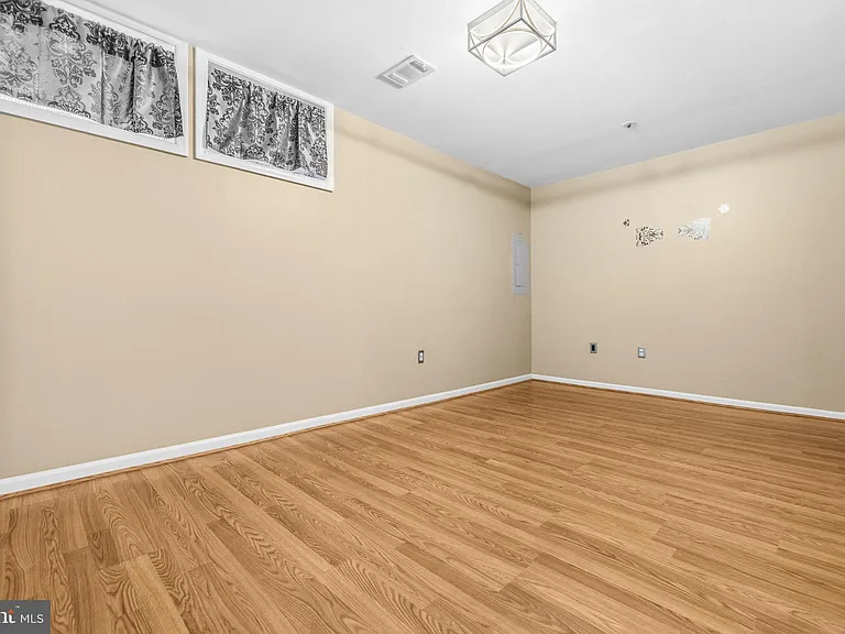 6837 Malton Ct — Photo 33