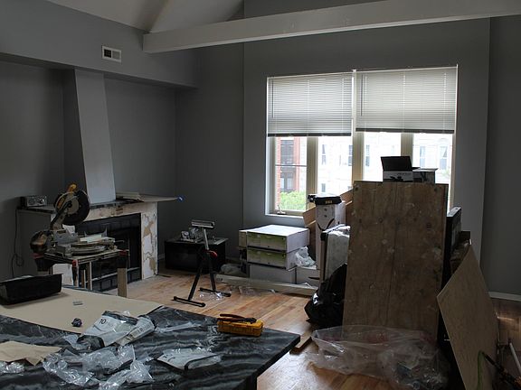 3rd image of 2054 W Division St