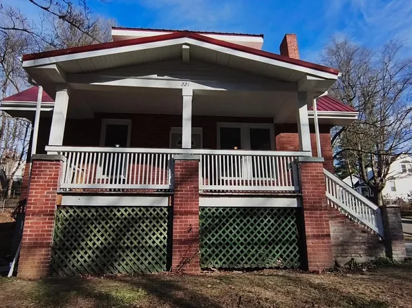 221 S Washington Ave, Pulaski, VA 24301