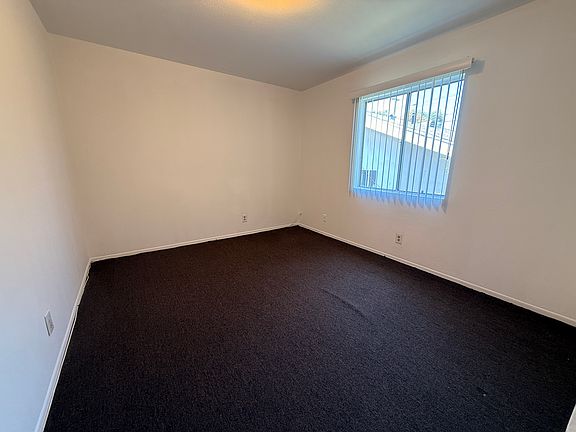 2nd image of 1646 N Hoover St #2-3