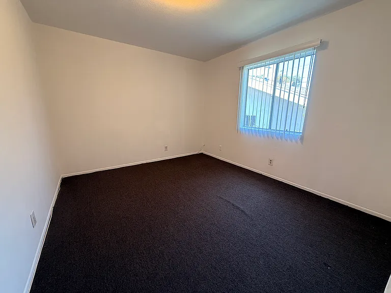 1646 N Hoover St #2-3 — Photo 6